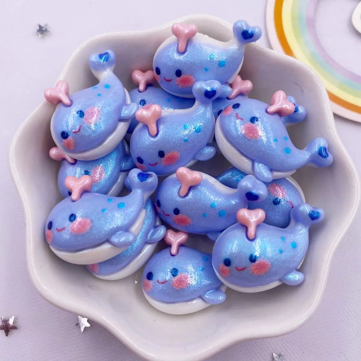 bijoux résine marine créatures poissons crabes pieuvres blanches rose verte