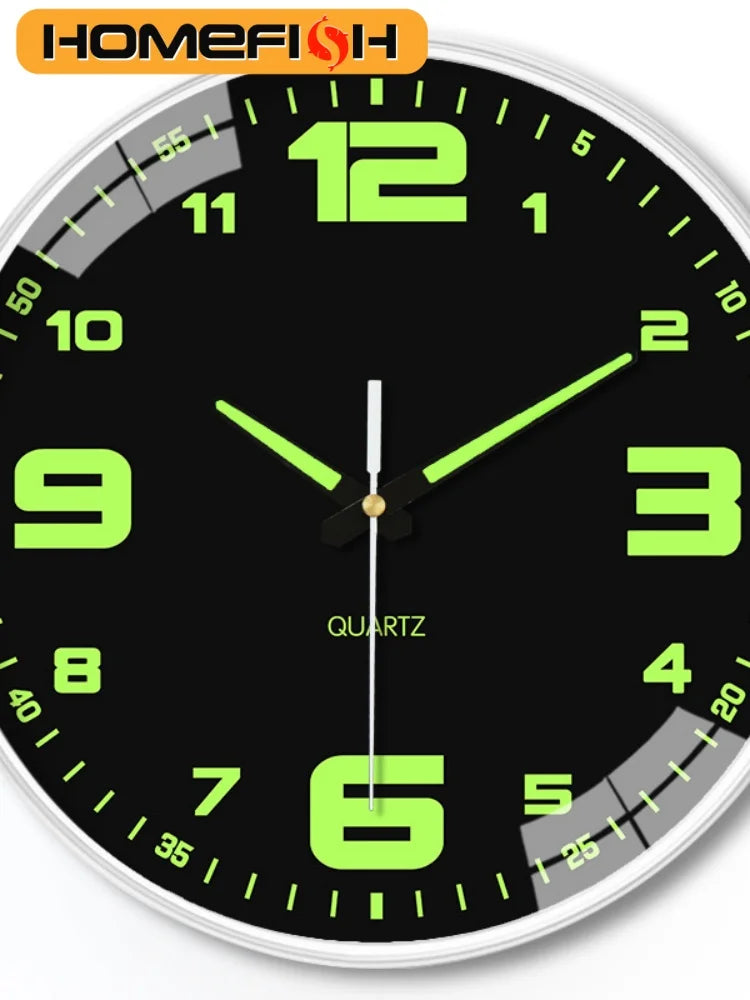 horloge murale moderne fond noir cadres blancs aiguilles vert fluo números blancos lignes blanches