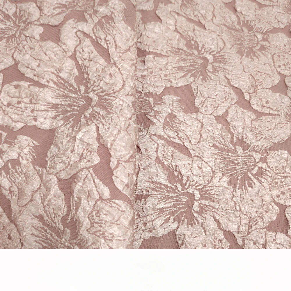 tissu polyester brocart fleurs relief rose clair beige gris rouge jaune doré opacité Jacquard