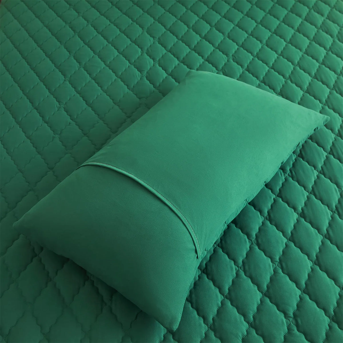 taies d'oreiller patchwork vert foncé motif carrés moderne imperméables hospitalière écologique polyester 300 fils