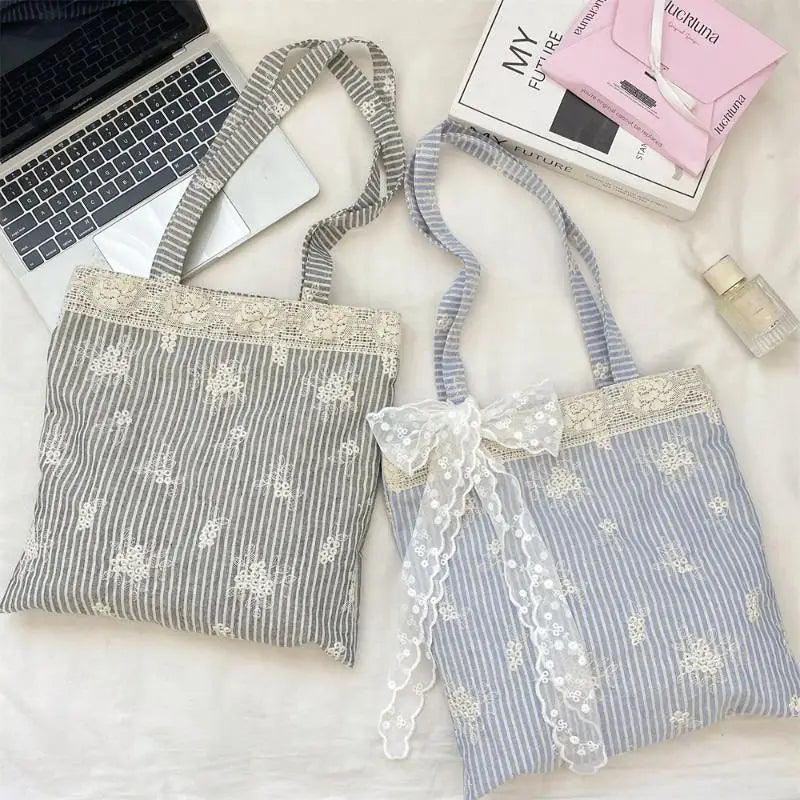sac main chic gris clair rayures horizontales dentelle blanche poignées détachables polyester féminin
