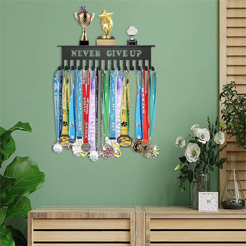 panneau mural support médailles trophées rubans NEVER GIVE UP décoration sportive motivante fixations vis
