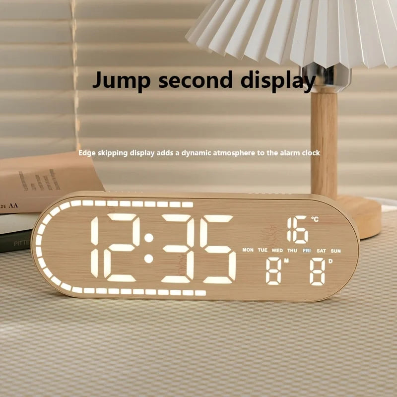 horloge numérique moderne bois naturel affiche heure date température humidité salon minimaliste