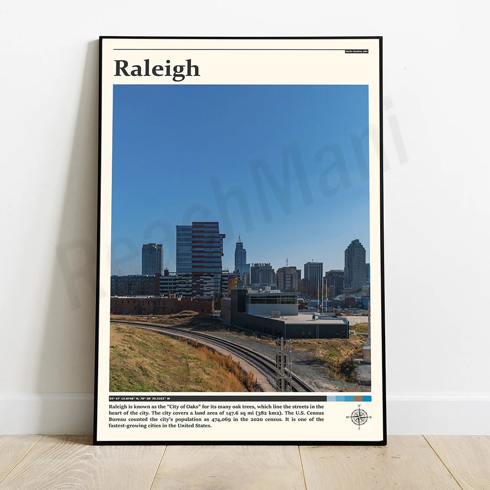 L'image représente le paysage urbain de Raleigh, capitale de Caroline du Nord aux États-Unis, avec ses gratte-ciel et ses voies de transport en premier plan. Connue comme la "Ville des Chênes", Raleigh couvre une superficie de 147,6 km² et compte une population de 474 069 habitants en 2020, en faisant l'une des villes à la croissance la plus rapide du pays.