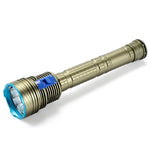 lampe torche rechargeable dorée bleue rayures horizontales boutons fixation batteries AAA câble USB lumière