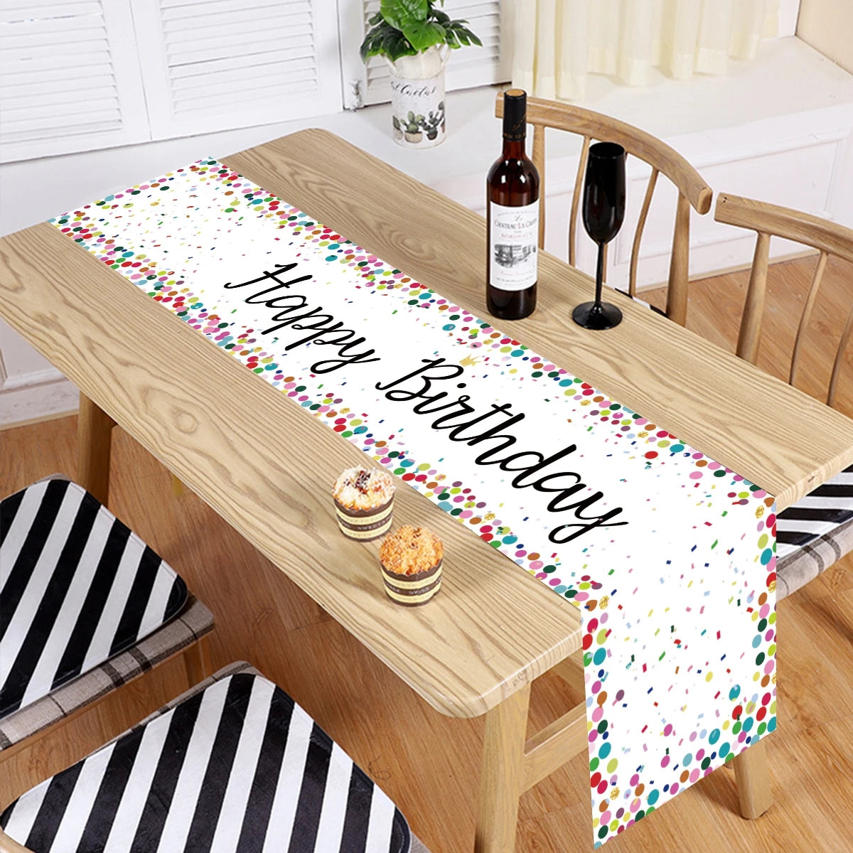 table runner happy birthday multicolore points colorés écriture cursive fête anniversaire moderne festif