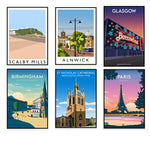 Affiches de voyages illustrant différentes destinations, notamment Scalby Mills, Alnwick, Glasgow, Birmingham, la cathédrale St Nicholas de Newcastle-upon-Tyne et Paris.