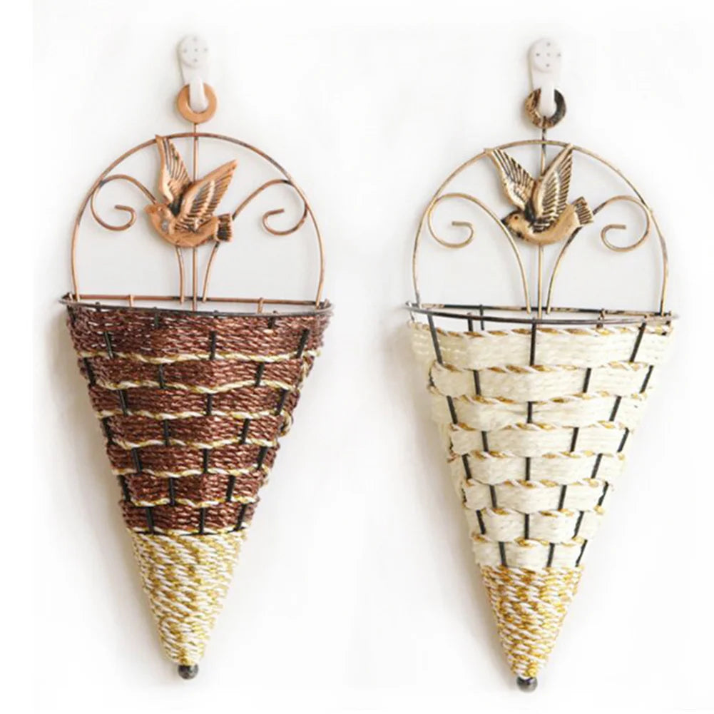 panier suspendu tressé marron artisanal métallique décoration murale rustic