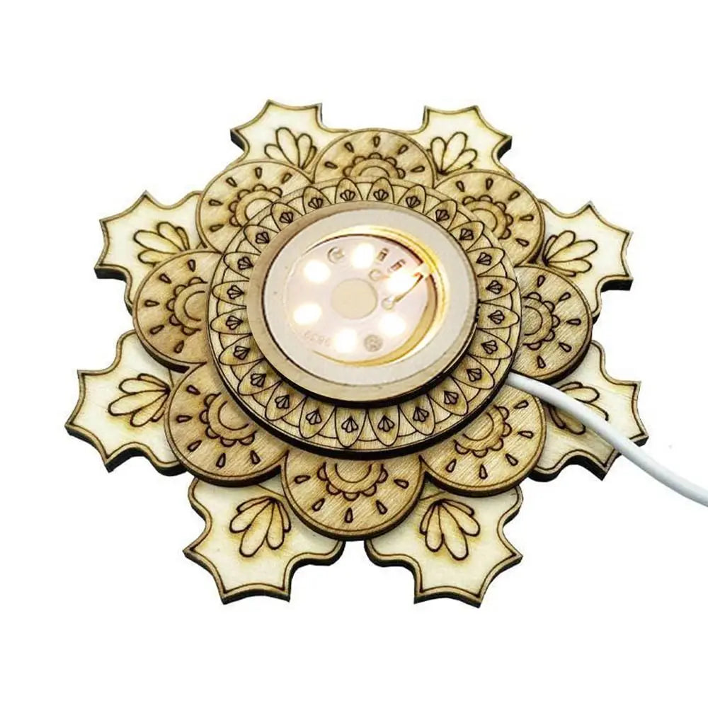 lampe décorative artisanale bois motif floral gravé or blanc vert bleu rouge