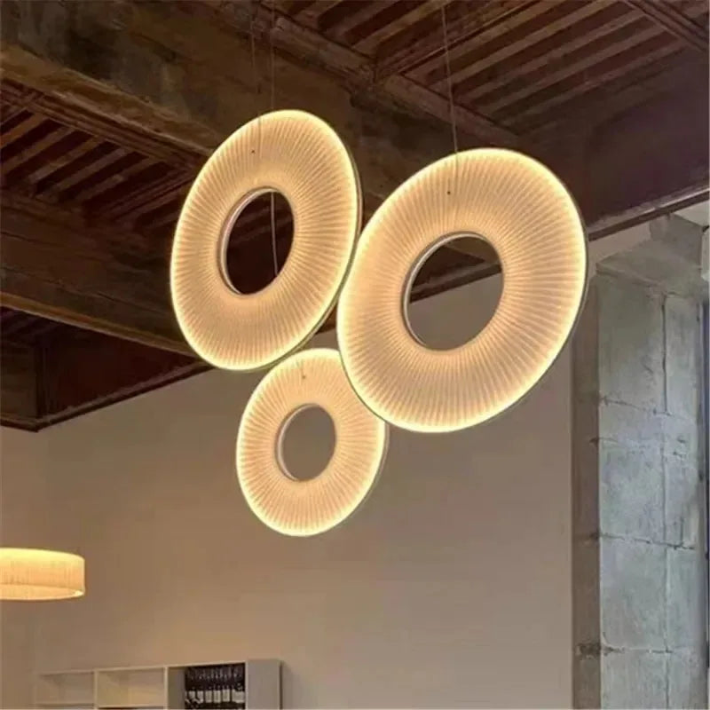 lampes suspendues modernes blanc crème rayures verticales salon chambre hall