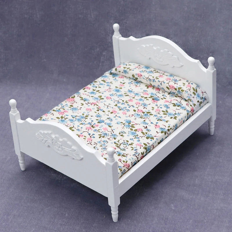 lit miniature classique bois marron clair matelas tête lit tissu uni blanc chambre poupée