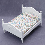 lit miniature classique bois marron clair matelas tête lit tissu uni blanc chambre poupée