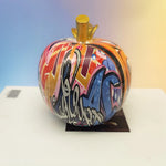 statue pomme multicolore motifs floraux abstraits résine décoration moderne contemporaine artisanale feuillette dorée