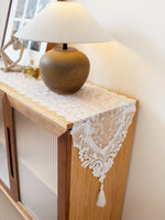 serviettes table blanches brodées motifs floraux coton polyester classiques romantiques tassel