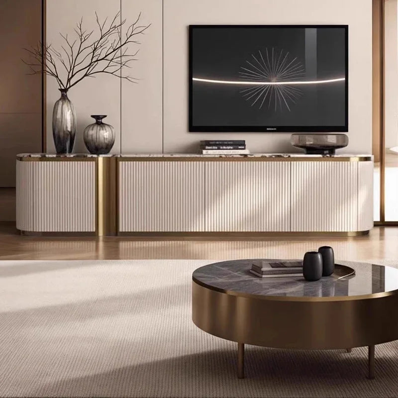 meuble tv moderne élégant marbre beige rayures verticales vases livres décoration salon