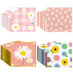 serviettes papier festives fleur blanche carreaux motif géométrique rose clair pliées dépliées jetables anniversaire