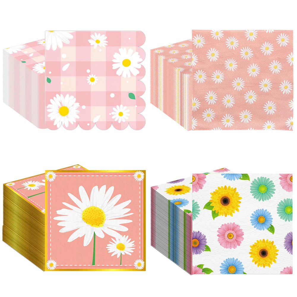 serviettes papier festives fleur blanche carreaux motif géométrique rose clair pliées dépliées jetables anniversaire