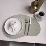 serviettes table velours géométriques moderne élégantes respectueuses environnement vert olive noir gris clair