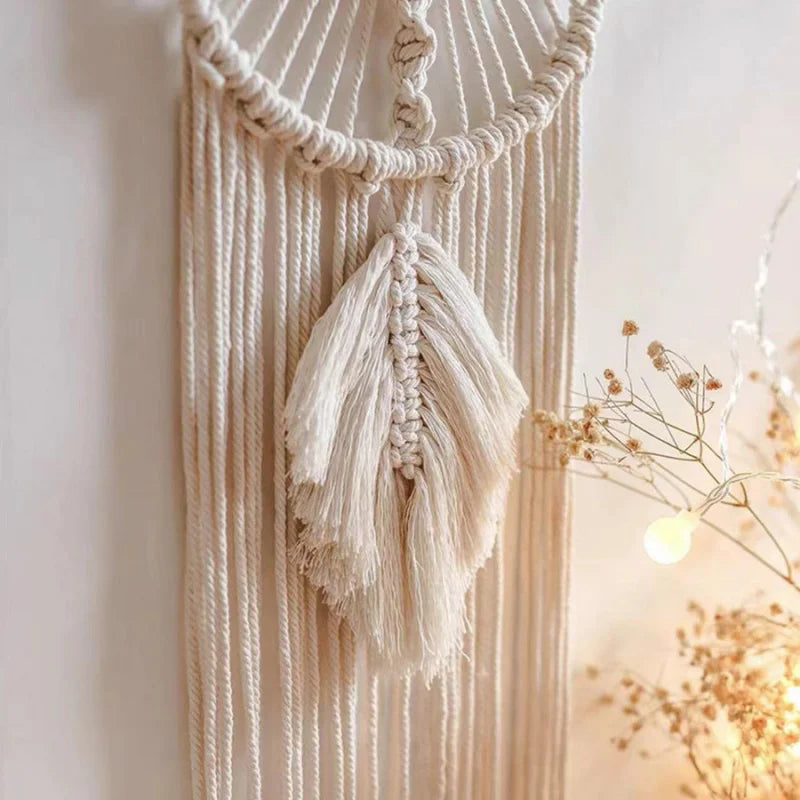 tapisserie macramé boho pompons franges beige clair tissé main décoration murale artisanal