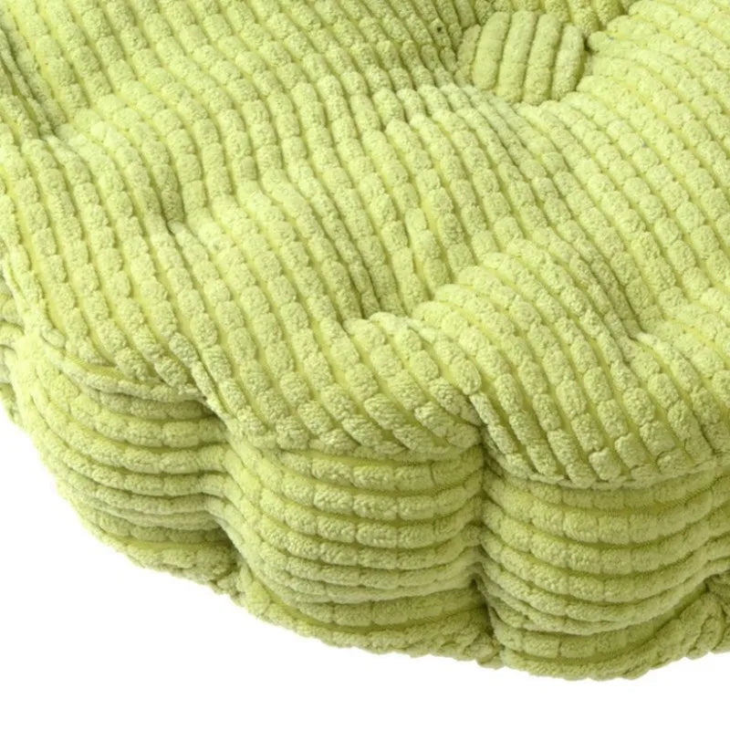 Coussin de sol jaune clair 50x50 cm sur chaise