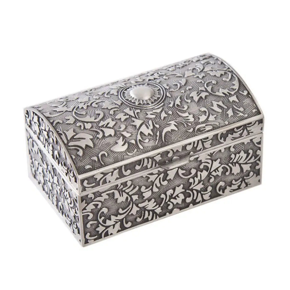 boîte bijoux métal argenté ornements floraux vintage intérieur noir réutilisable porte bouton central élégant