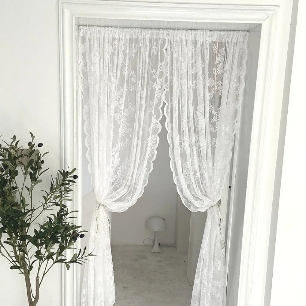 rideaux dentelle florale motifs végétaux bohèmes blanc noir romantiques chambre fille