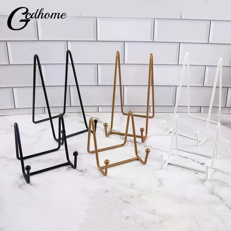 support livres deco moderne noir doré blanc minimaliste métal crochets objets divers arrangement