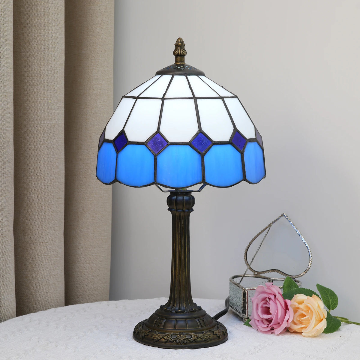 lampe table tiffany verre teinté géométrique vert clair blanc rose pâle bronze opacité moderne