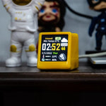 horloge numérique moderne horaire affichage lcd carrée rétroéclairée boutons tactiles minimaliste