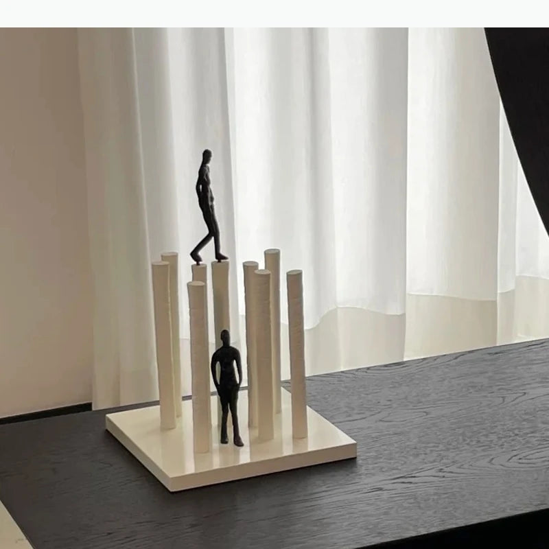 sculpture contemporaine figurines humaines noir blanc colonnes transparentes décoration erotique moderne abstraite