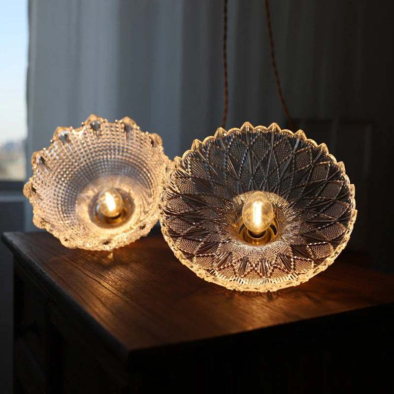 suspension lumineuse vintage vert doré motifs géométriques ampoules câbles chaînes métal