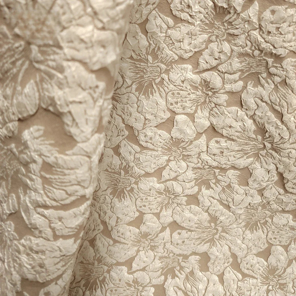 tissu polyester brocart fleurs relief bleu marine rose clair beige gris rouge jaune doré