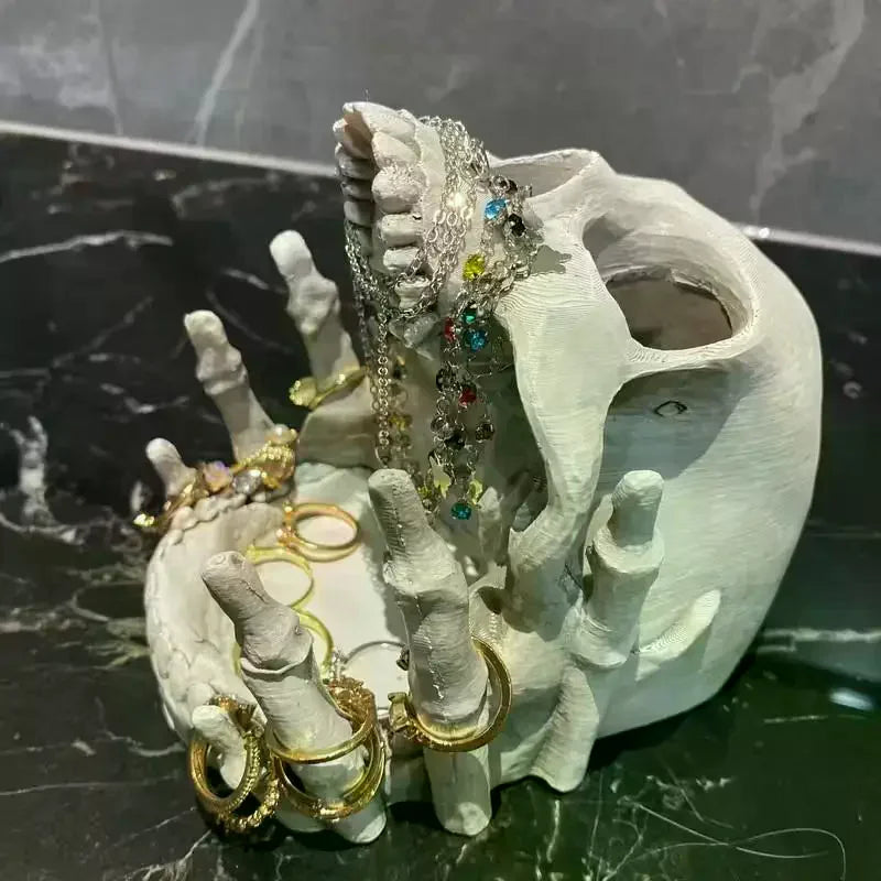 boîte rangement bijoux crâne sculpté blanc artisanal anneaux chaînes boucles doreilles halloween gothique