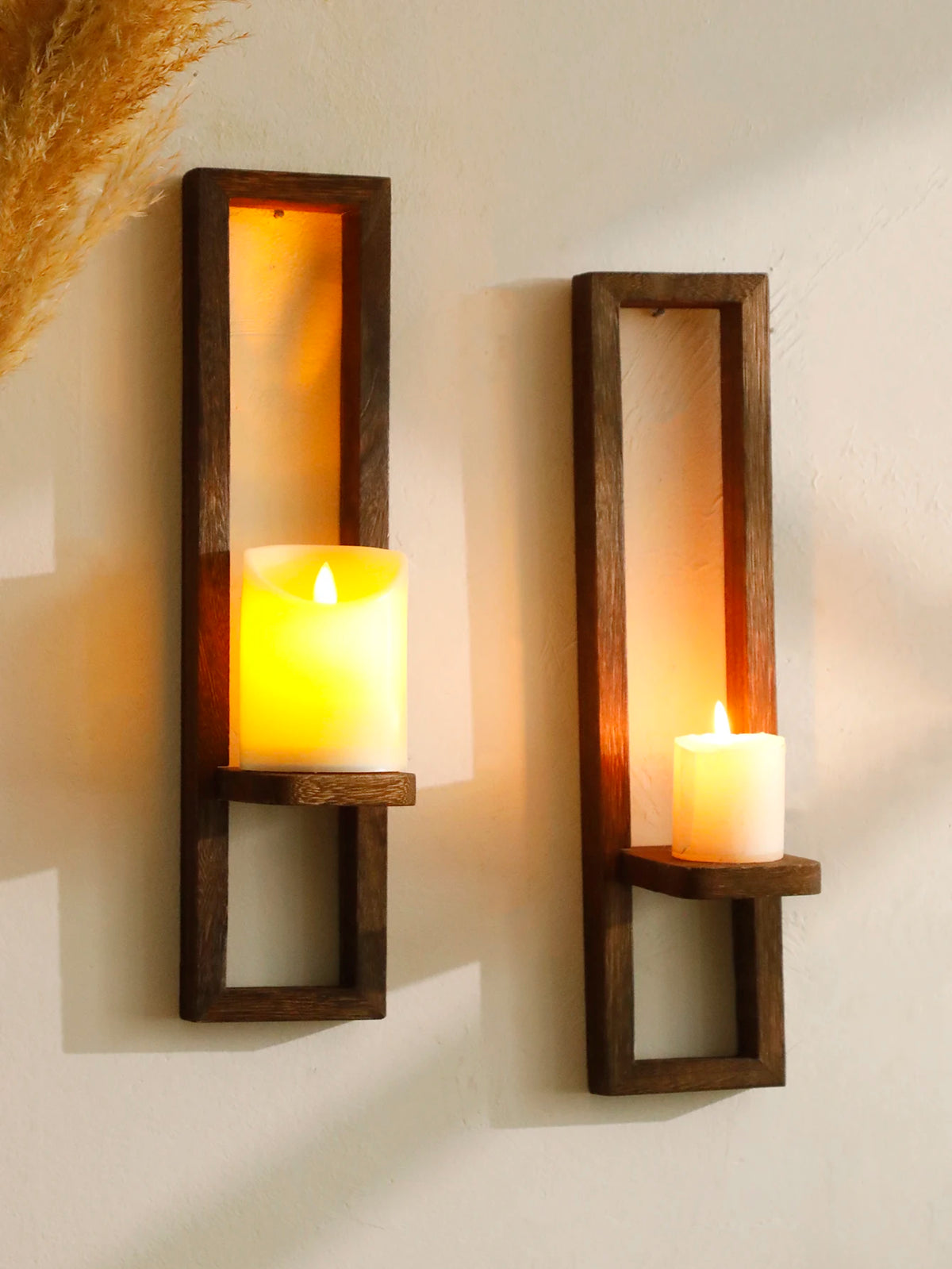 appliques murales bois marron bougeoirs modernes deco chambre salon vertical minimaliste rustique