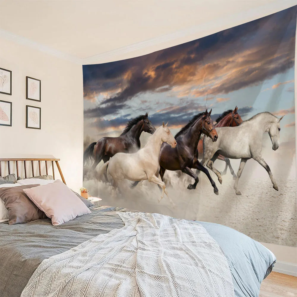 Tapisserie murale cheval accrochée dans une chambre bohème