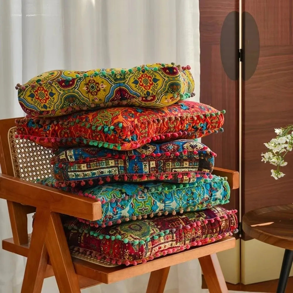 coussin carré géométrique floral ethnique 42cm bleu rouge vert jaune beige pompons fixations