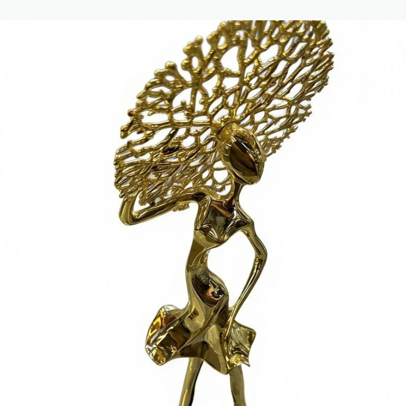 statue décorative moderne danseuse or abstraite texture lisse cheveux ajourés branches élégante