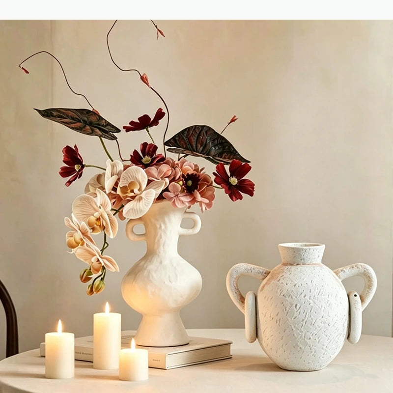 vase moderne minimaliste blanc opaque aspect grumeleux décoration table arrangement floral