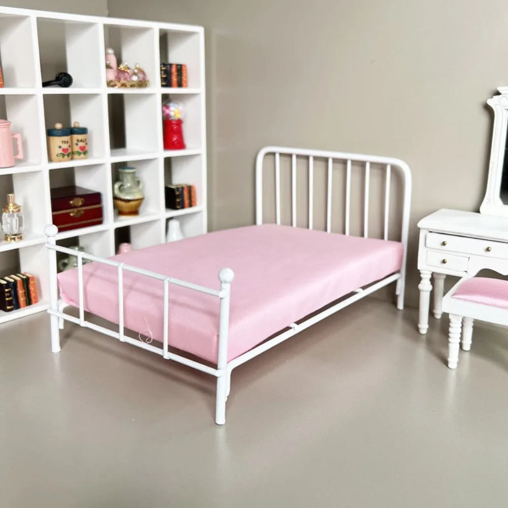 lit poupée rétro or blanc vintage fer forgé mini chambre 112 draps