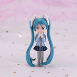 figurines anime personnages détaillées robes coiffures stylisées couleurs vives opaques mignonnes