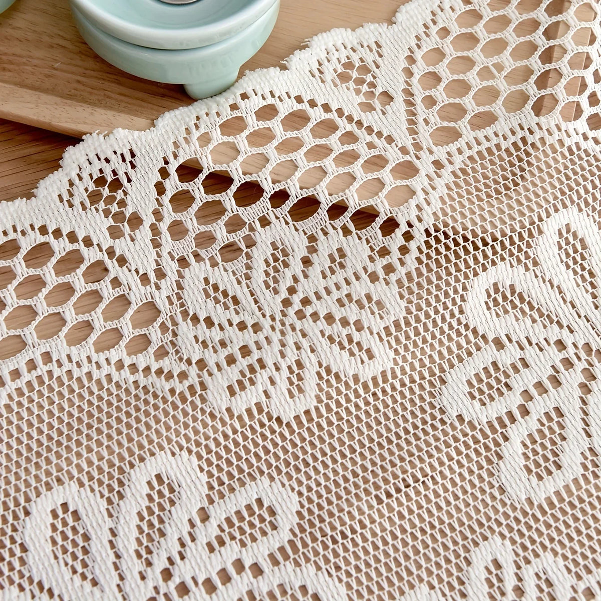 nappe dentelle florale transparente vintage blanche simple décoration maison table blanc crème motifs ajourés