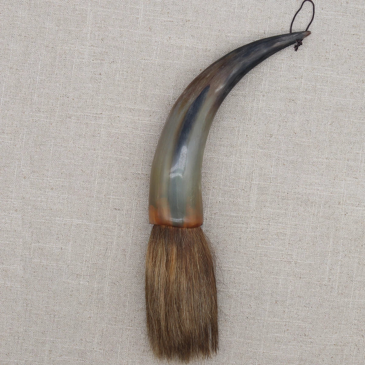 brosse peinture traditionnelle cordelette poils naturels marbrés noir blanc gris