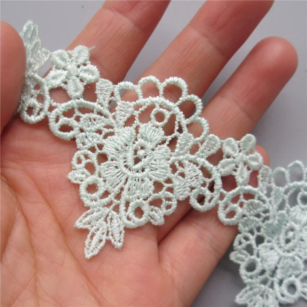 dentelle brodée polyester fleurs motif floral complexe mariage blanc rose beige