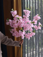 décoration intérieure branches fleurs artificielles cerises roses vertes mariage anniversaire