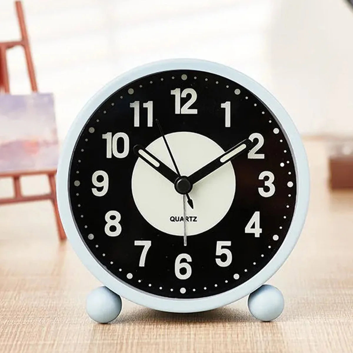 horloge table classique minmaliste noir blanc vert fluorescent numéros quartz pieds sphériques