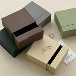 boîtes bijoux carton présentation classique gris beige rose clair vert olive orange multiples compartiments
