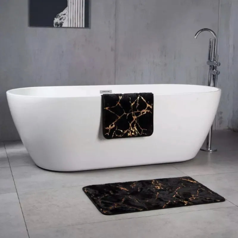 Tapis de bain en fourrure douce rose ajoutant une touche de couleur