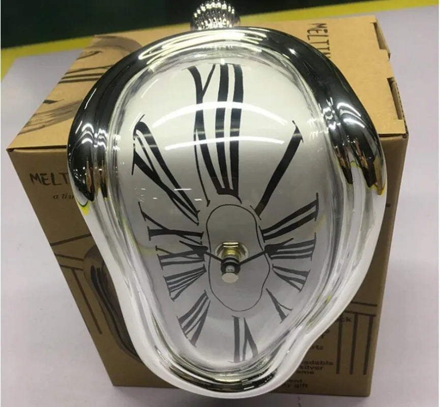 horloge décorative métallique déformée chiffres romains surréaliste chambre salon