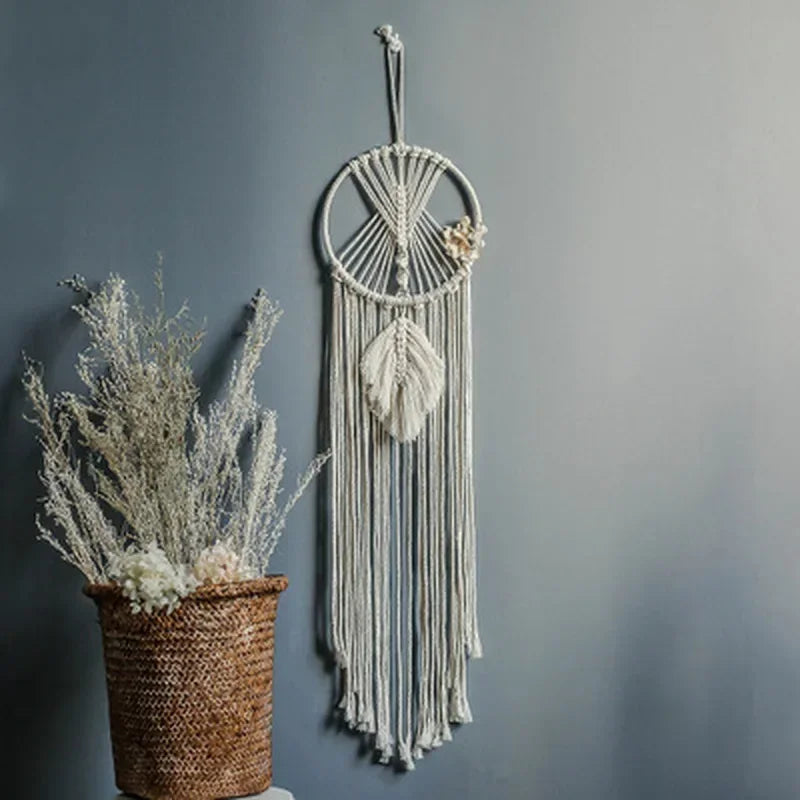 tapisserie murale macramé dreamcatcher blanc plumes franges boho artisanal chambre enfant decoration