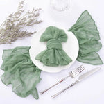 serviette table moderne rouge vert olive bleu marine rose blanc léger ondulée décoration mariage